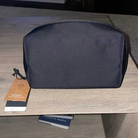 NWT Moment Everything Tech Organizer - Black - Picture 4 of 5